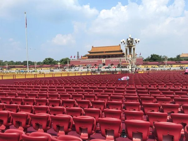 启天配资 天安门观礼台的“雄安造”座椅，应用多项“黑科技”！